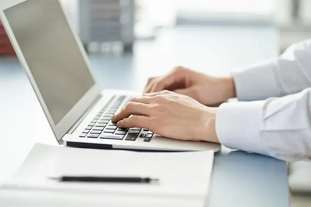 フォームでの問い合わせ イメージ写真